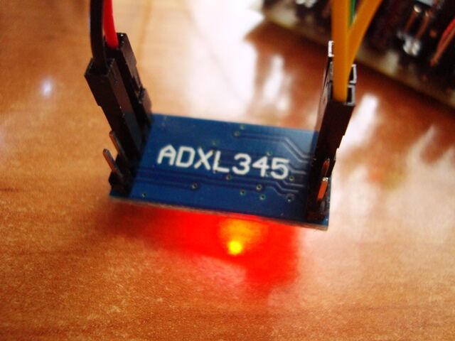 Акселерометр ADXL345 на микросхеме