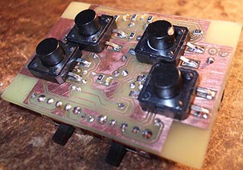 Портативный усилитель 2x22Вт с кнопочным управлением