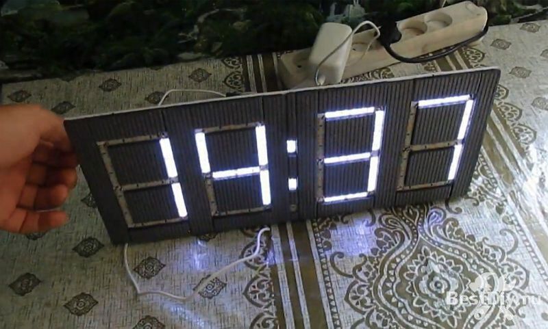 Большие цифровые часы на светодиодной ленте и Ардуино
