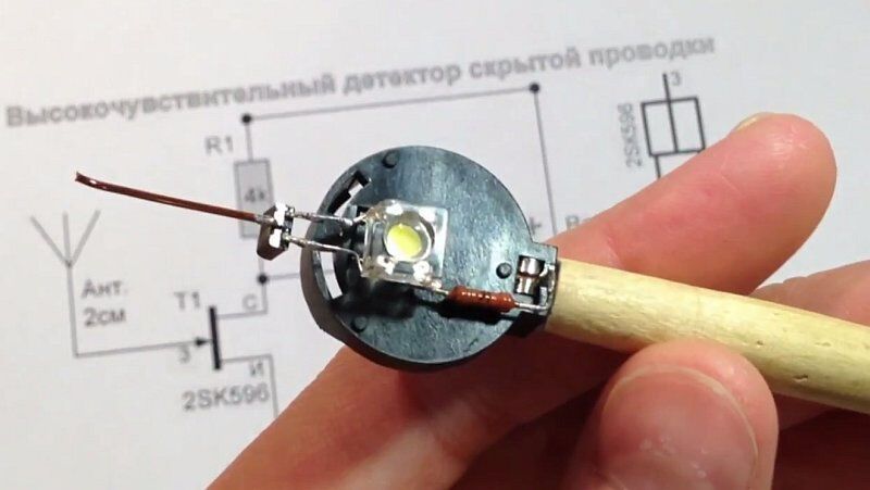 Простой детектор скрытой проводки на одном транзисторе