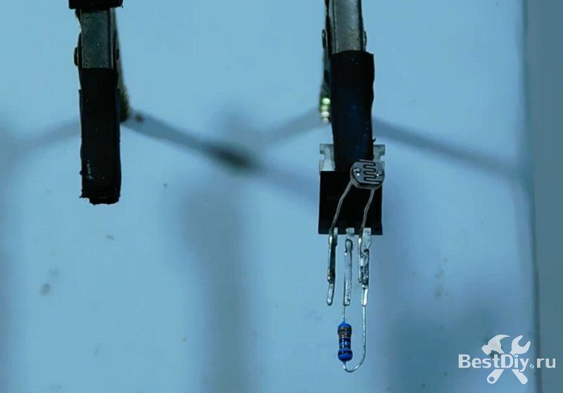 Самый простой датчик освещённости для лампы на 220V