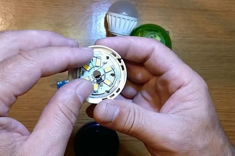 Светодиодная лампочка с аккумулятором своими руками