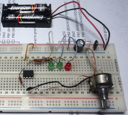 Схема подключения ATtiny13 для работы с АЦП