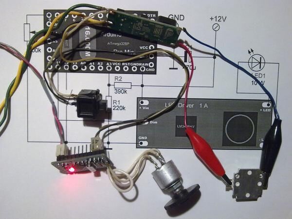 Автономный светодиодный прожектор на Arduino