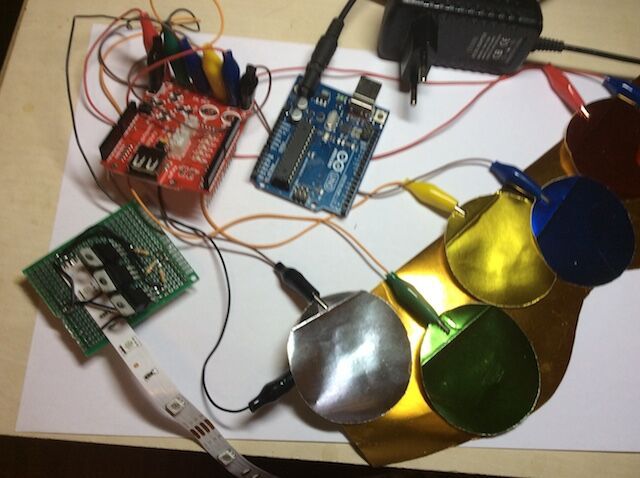 Makey Makey управление новогодней RGB-гирляндой