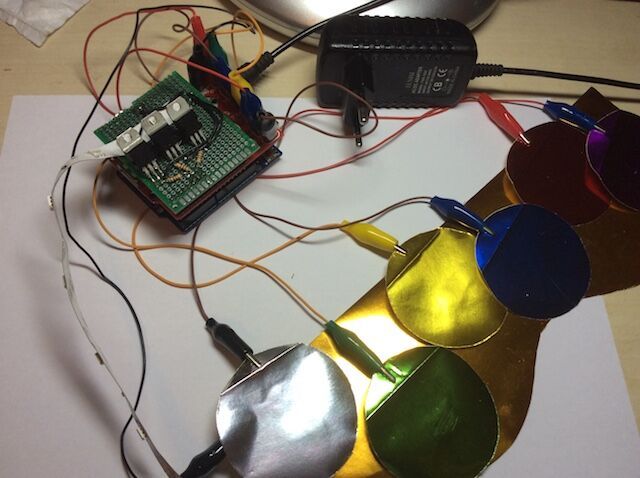 Makey Makey управление новогодней RGB-гирляндой
